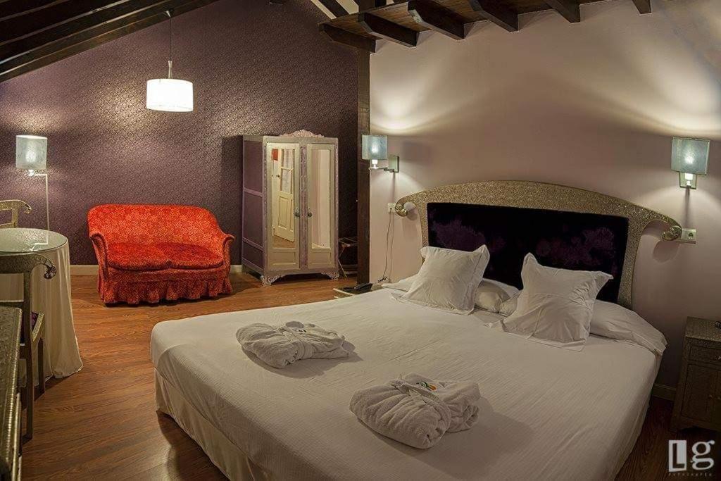 Posada Torre Del Milano โกมิญาส ภายนอก รูปภาพ