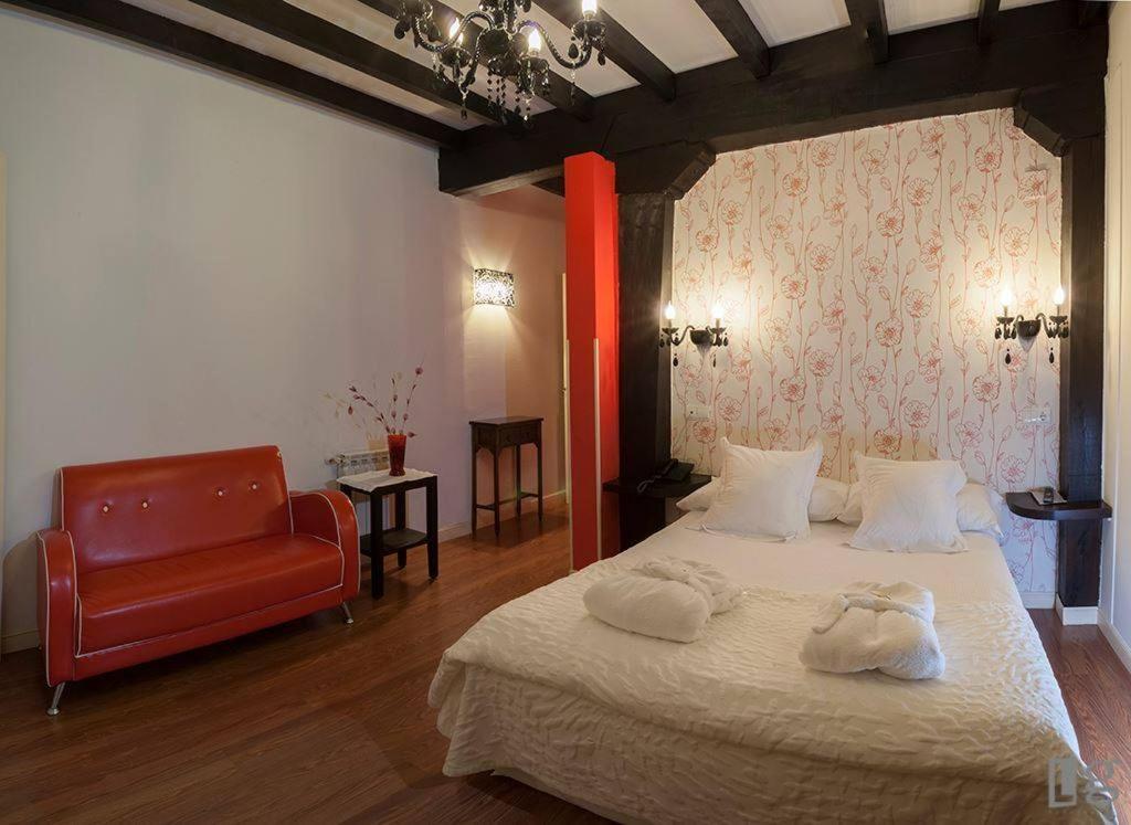 Posada Torre Del Milano โกมิญาส ภายนอก รูปภาพ